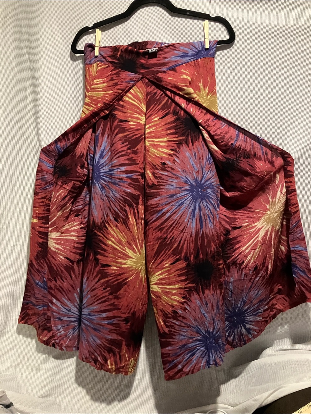 Wide Leg Firework-Print Palazzo Pants - Red & Gold - Picture 3 of 10